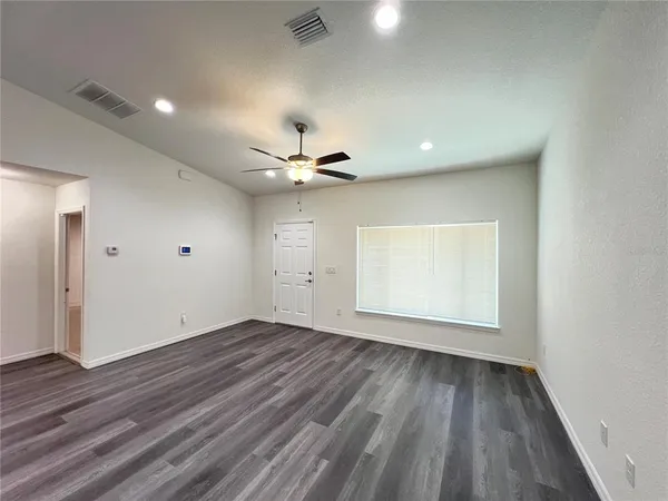 $1,574 | 297 Malauka Loop, Ocklawaha, FL 32179