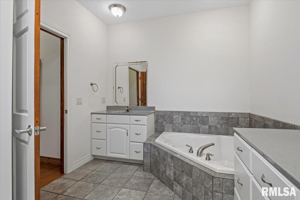 1582 West Autumn Ridge Road Sherman, IL 62707 - Photo 25 of 52