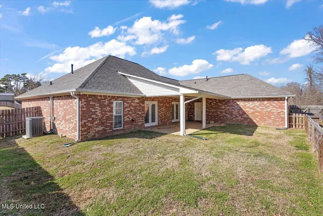 $369,000 | 220 Manchester Drive, Vicksburg, MS 39183