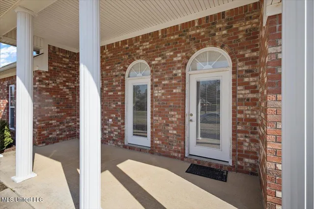 $369,000 | 220 Manchester Drive, Vicksburg, MS 39183