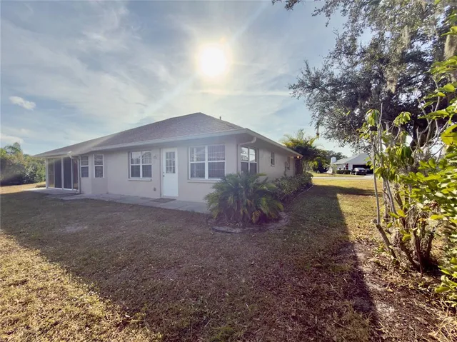 $2,300 | 5805 Helen Way, Sarasota, FL 34243