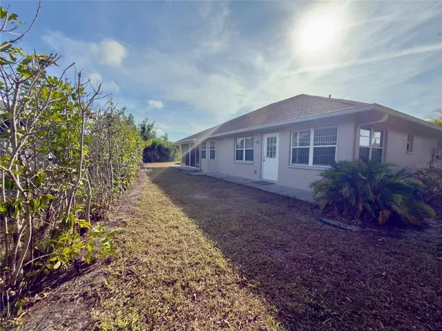 $2,300 | 5805 Helen Way, Sarasota, FL 34243