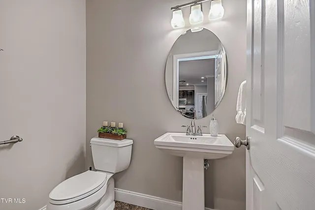 $690,000 | 581 Robert Court, Johnson City, TN 37601