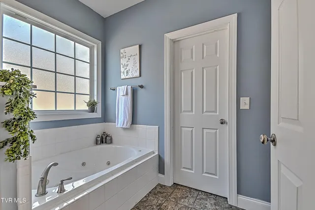 $690,000 | 581 Robert Court, Johnson City, TN 37601