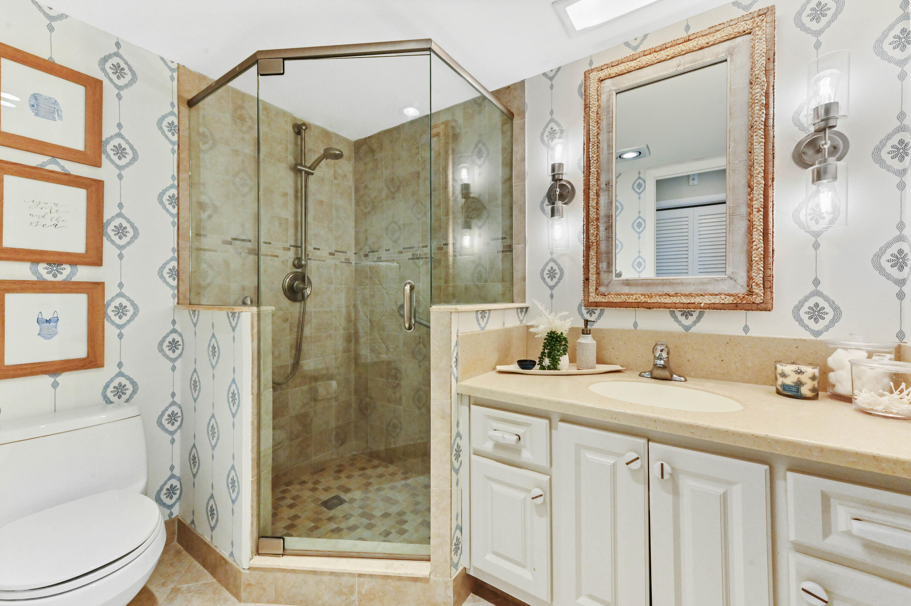 555 Northwest 4th Avenue, Unit 3110 Boca Raton, FL 33432 - Photo 17 of 29 Master Bath