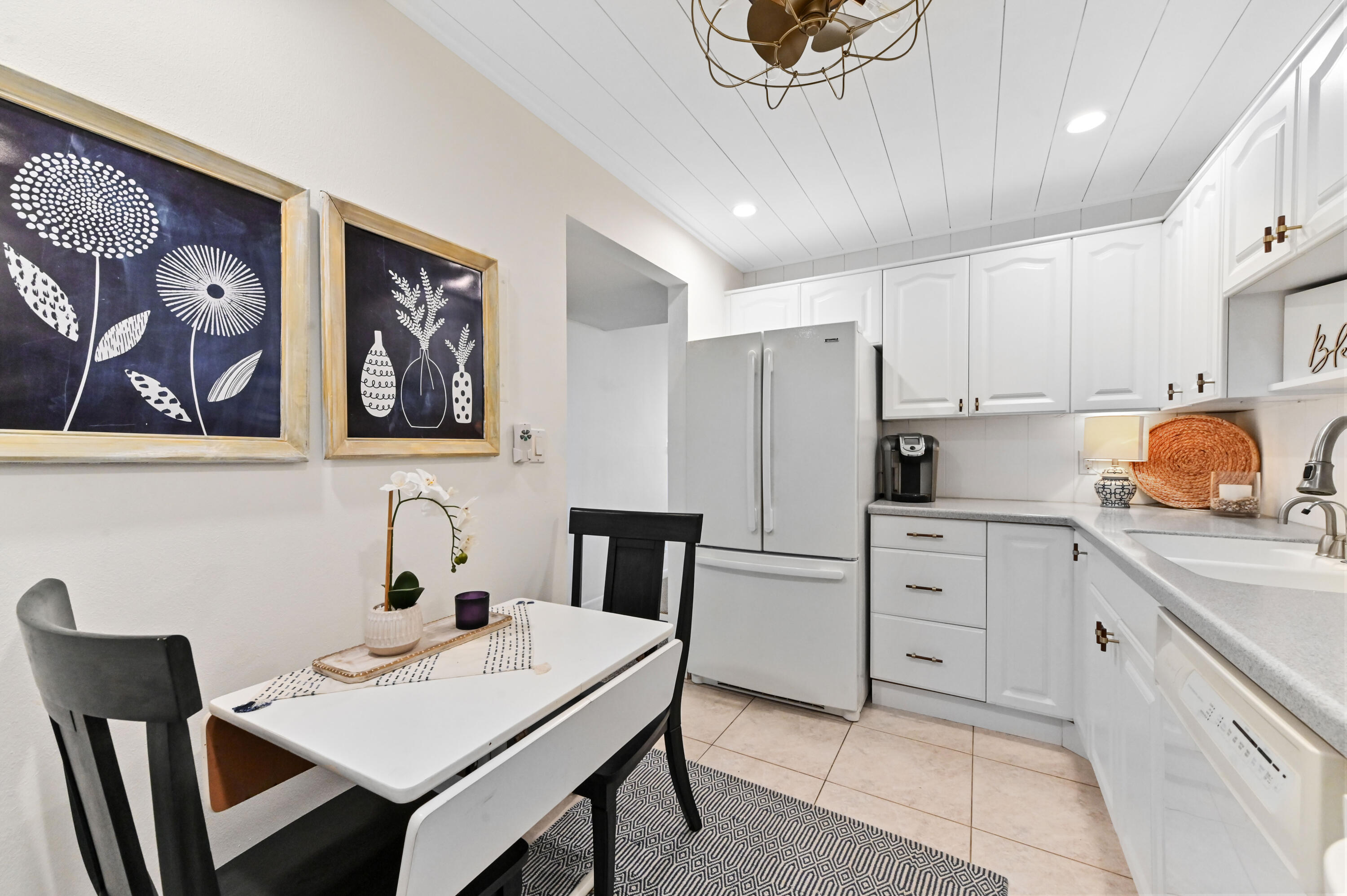 555 Northwest 4th Avenue, Unit 3110 Boca Raton, FL 33432 - Photo 5 of 29 Eat-in Kitchen