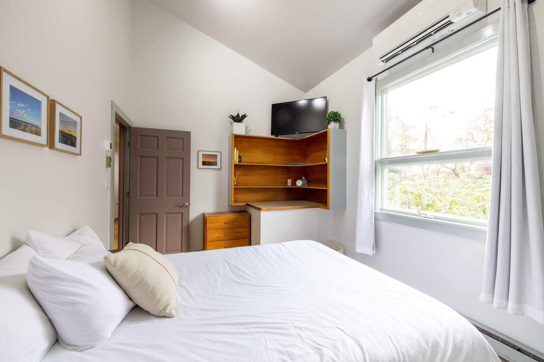 259 State Road West Tisbury, MA 02568 - Photo 11 of 23 Guest bedroom