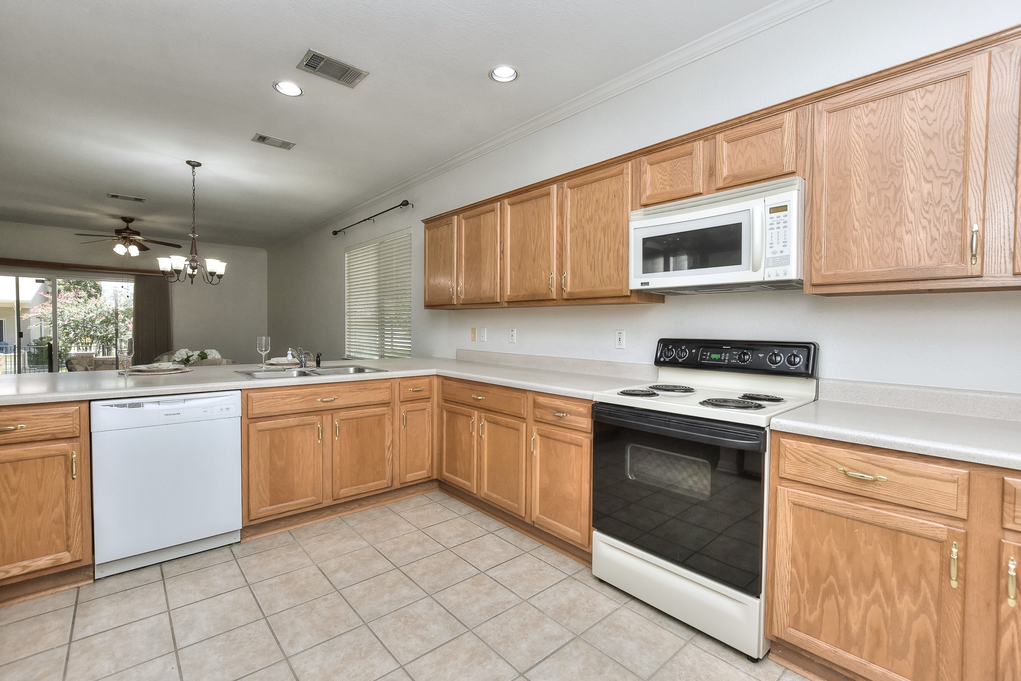 508 Texas Drive Georgetown, TX 78633 - Photo 12 of 14 A well-equipped kitchen features tile flooring and ample cabinetry for culinary pursuits.