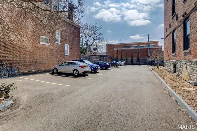 $1,900 | 4256 Maryland Avenue, Unit LLE, St. Louis, MO 63108