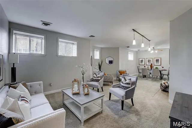 $1,900 | 4256 Maryland Avenue, Unit LLE, St. Louis, MO 63108