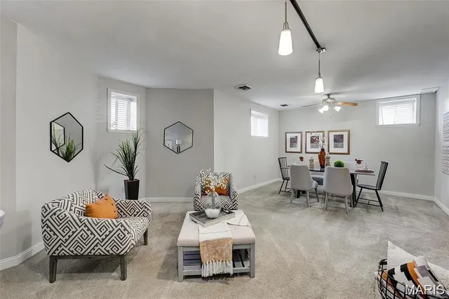 $1,900 | 4256 Maryland Avenue, Unit LLE, St. Louis, MO 63108