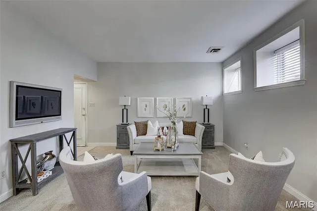 $1,900 | 4256 Maryland Avenue, Unit LLE, St. Louis, MO 63108