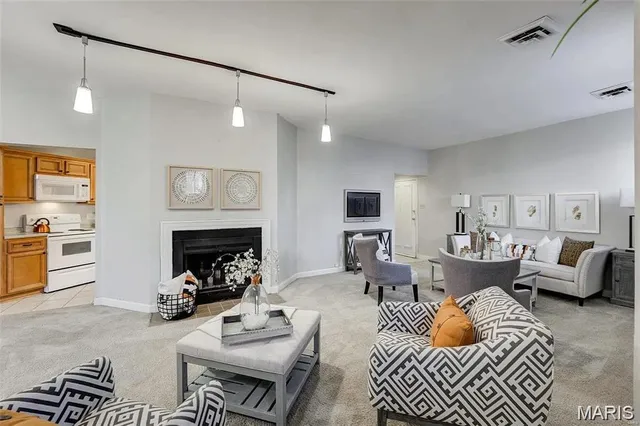 $1,900 | 4256 Maryland Avenue, Unit LLE, St. Louis, MO 63108