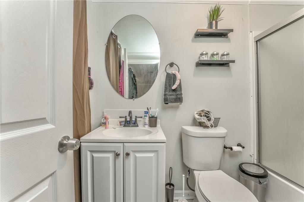 424 Wayside Road Rome, GA 30161 - Photo 11 of 16 a bathroom with a toilet sink and mirror