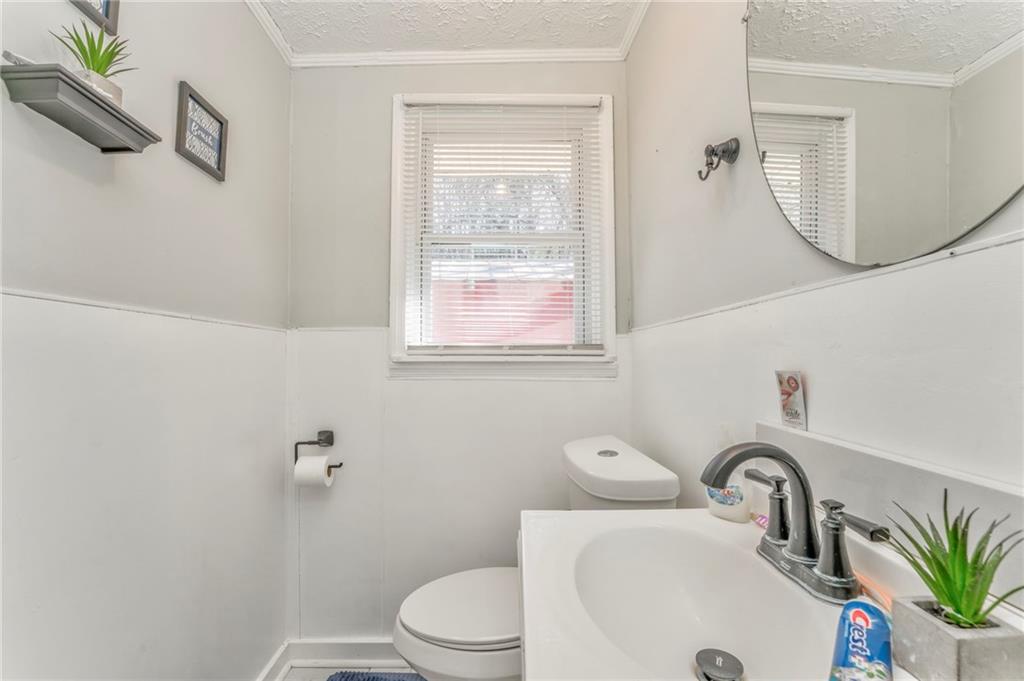 424 Wayside Road Rome, GA 30161 - Photo 9 of 16 a bathroom with a toilet sink and mirror
