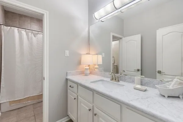 $825,000 | 10 Mill Point Place, The Woodlands, TX 77380