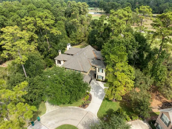 $825,000 | 10 Mill Point Place, The Woodlands, TX 77380