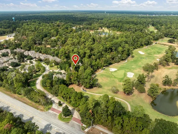 $825,000 | 10 Mill Point Place, The Woodlands, TX 77380