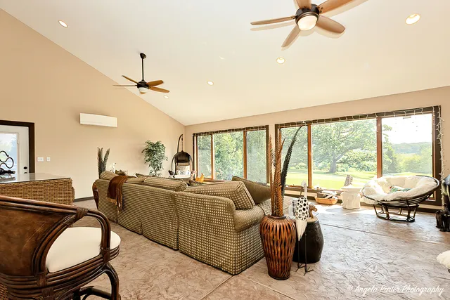 $770,000 | 6509 Oak Hill Drive, Richmond, IL 60071