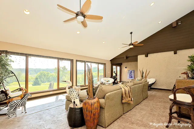 $770,000 | 6509 Oak Hill Drive, Richmond, IL 60071