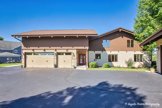 $770,000 | 6509 Oak Hill Drive, Richmond, IL 60071