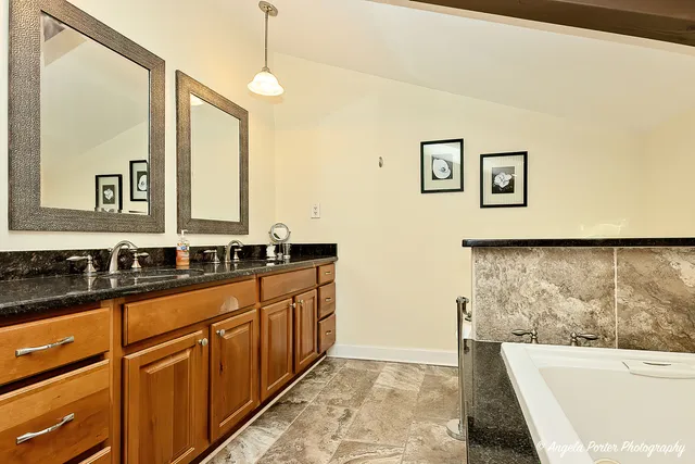 $770,000 | 6509 Oak Hill Drive, Richmond, IL 60071