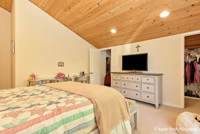 $770,000 | 6509 Oak Hill Drive, Richmond, IL 60071