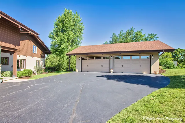 $770,000 | 6509 Oak Hill Drive, Richmond, IL 60071