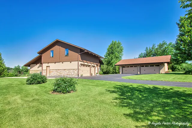 $770,000 | 6509 Oak Hill Drive, Richmond, IL 60071