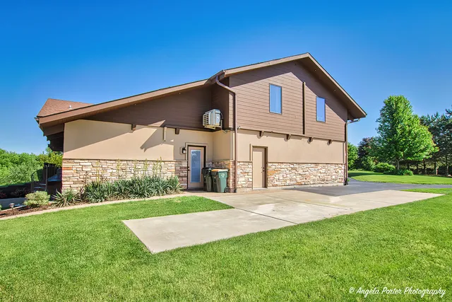 $770,000 | 6509 Oak Hill Drive, Richmond, IL 60071