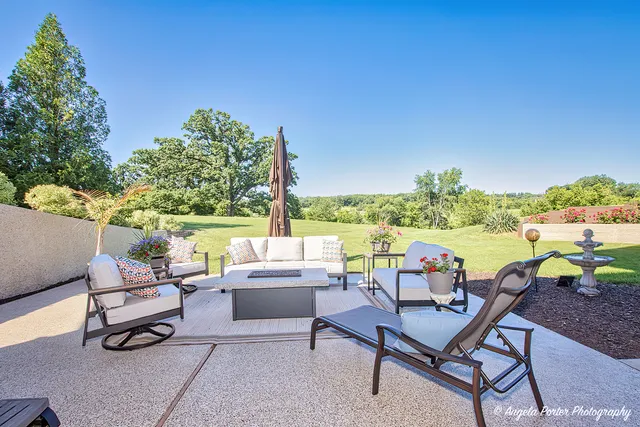 $770,000 | 6509 Oak Hill Drive, Richmond, IL 60071