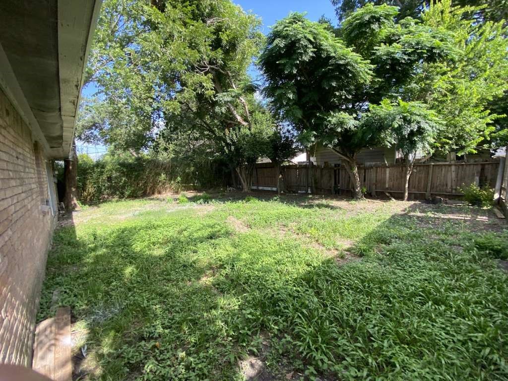 4014 Ripplebrook Drive Houston, TX 77045 - Photo 12 of 13