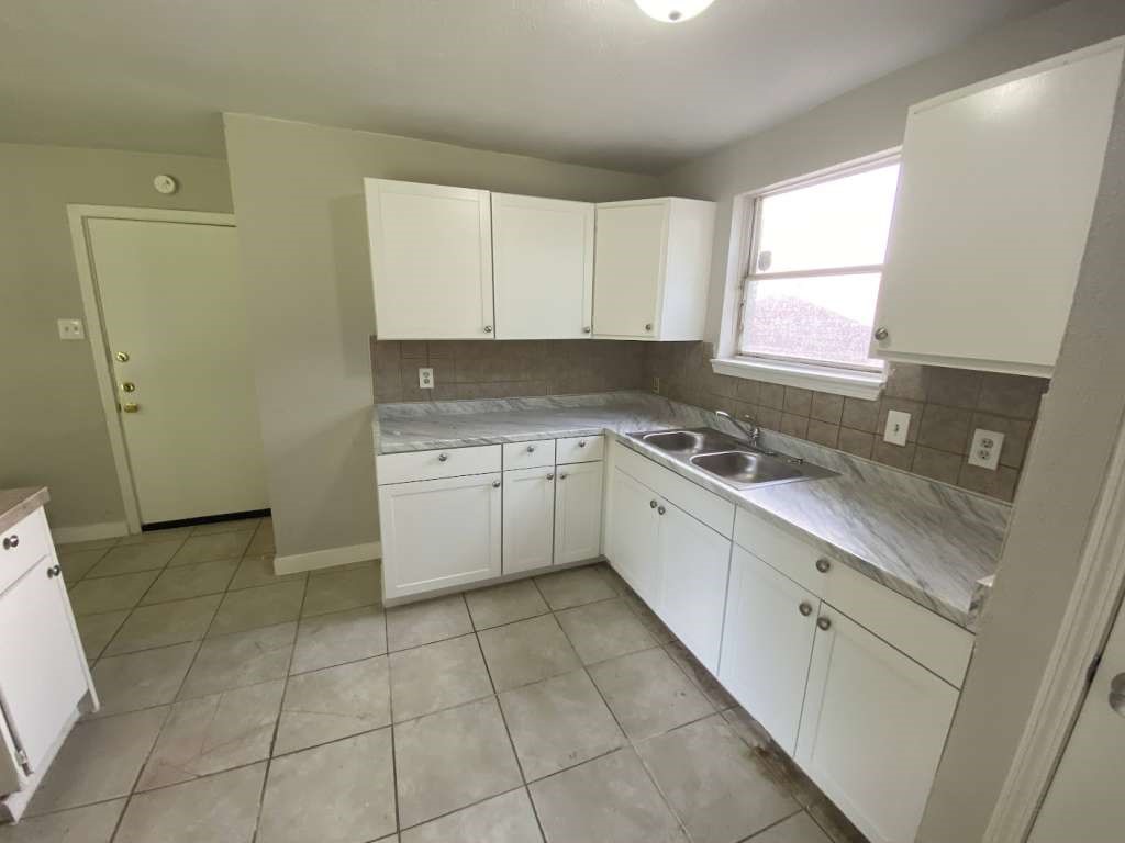 4014 Ripplebrook Drive Houston, TX 77045 - Photo 4 of 13