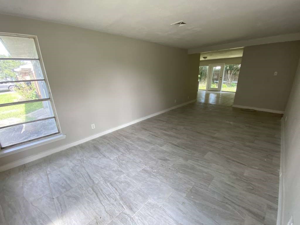 4014 Ripplebrook Drive Houston, TX 77045 - Photo 6 of 13