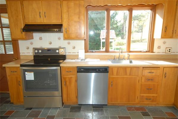 3 Regis Road Andover, MA 01810 - Photo 4 of 29