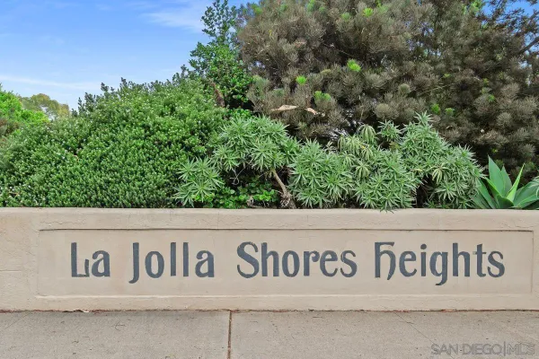 a view of a tennis court