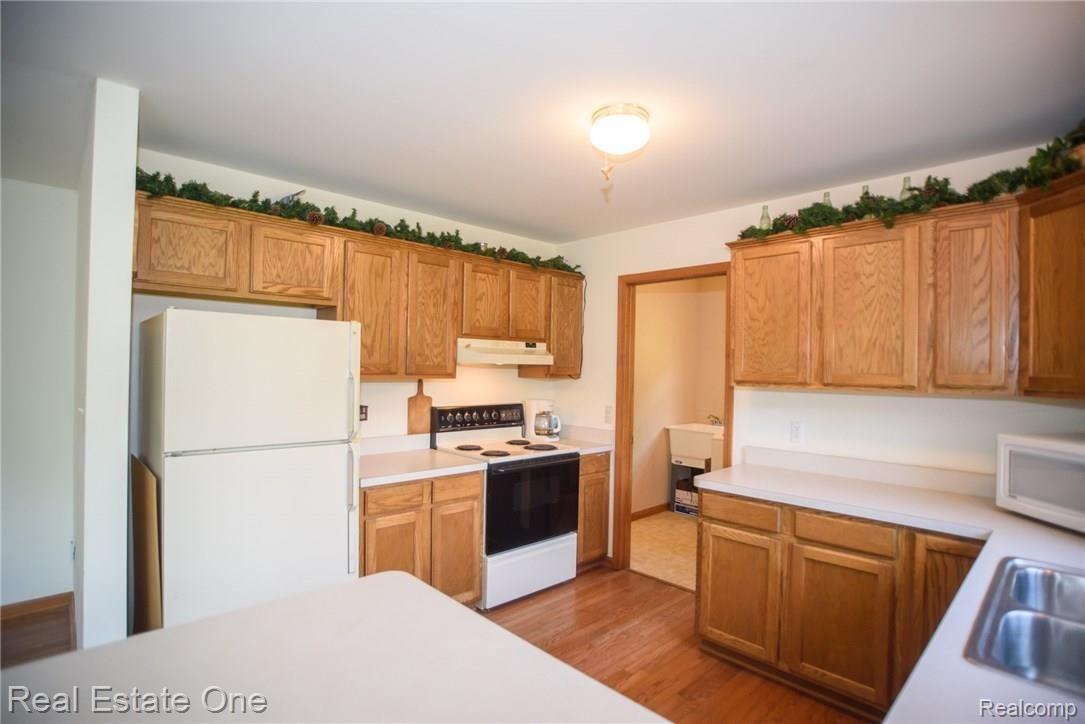 2130 Chase Lake Road Howell, MI 48855 - Photo 11 of 31 DSP_1169.jpg