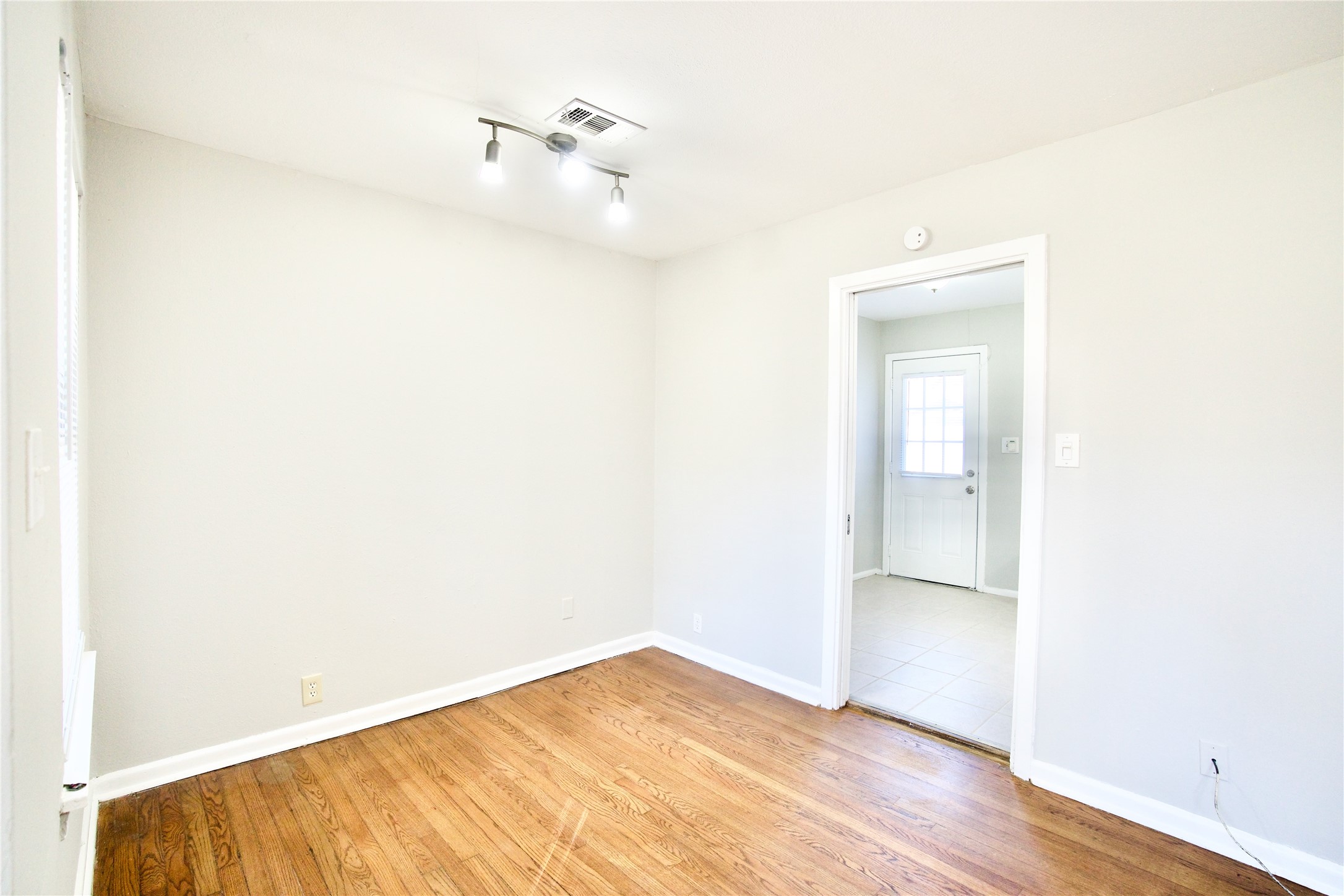 8733 Robindell Drive Houston, TX 77074 - Photo 8 of 9