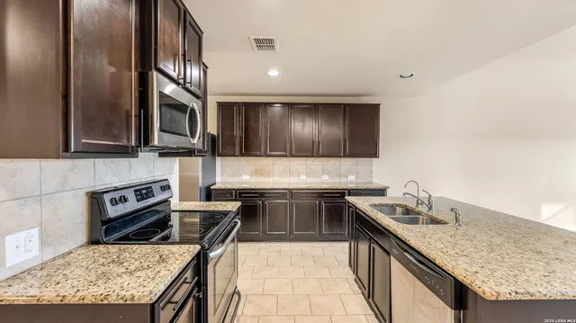 $2,100 | 11310 Eagle Tree, San Antonio, TX 78245