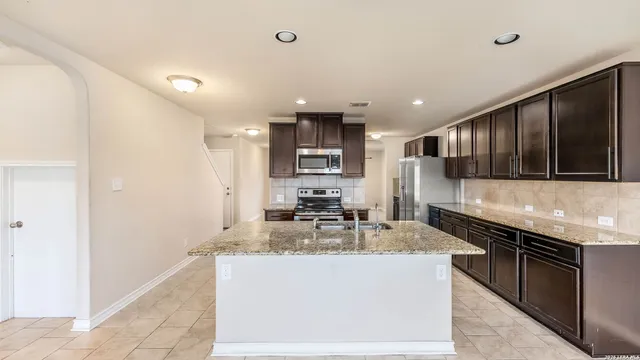 $2,100 | 11310 Eagle Tree, San Antonio, TX 78245