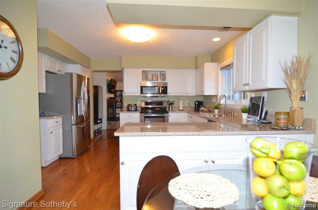 2910 Rhineberry Road Rochester, MI 48309 - Photo 6 of 21 Kitchen.JPG