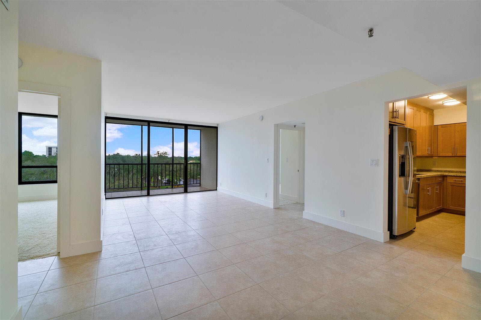 02-7786 Lakeside Blvd U653_03
