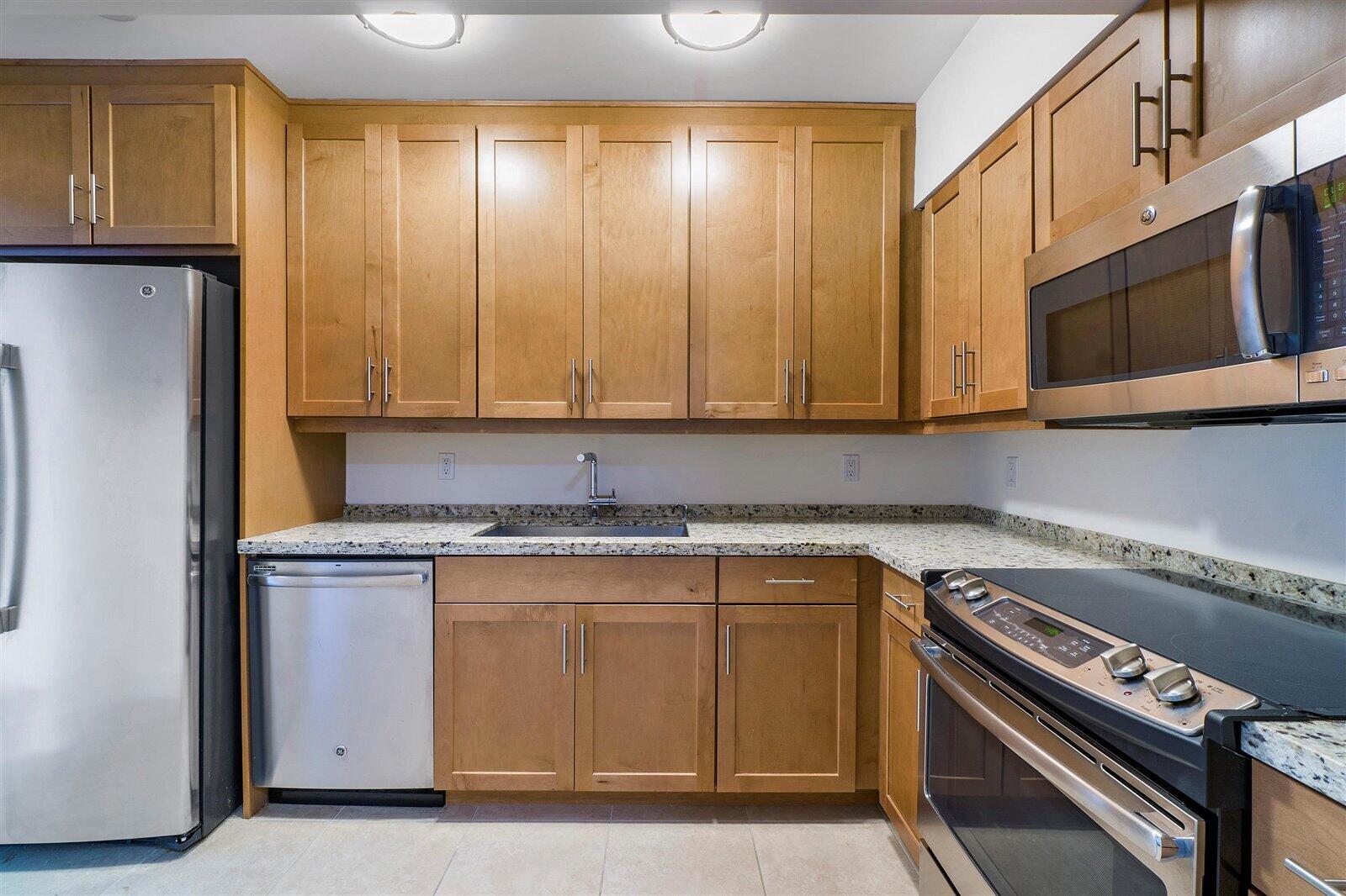 7786 Lakeside Boulevard, Unit 653 Boca Raton, FL 33434 - Photo 8 of 27 03-7786 Lakeside Blvd U653_09