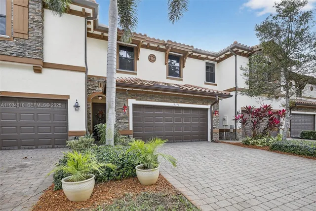 $4,500 | 12140 Village Place, Davie, FL 33325