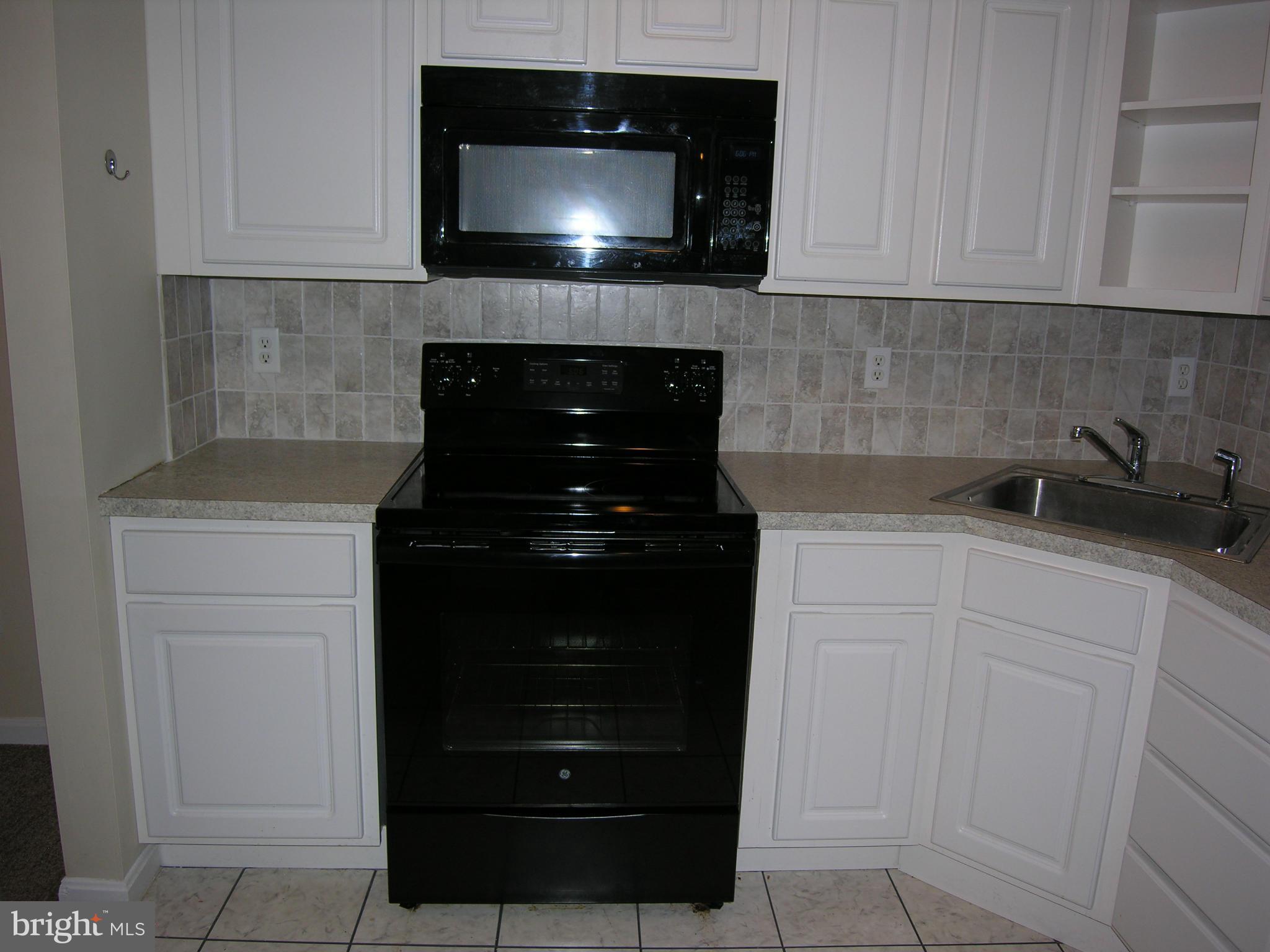 111 Timberlake Terrace, Unit 1 Stephens City, VA 22655 - Photo 7 of 23 Kitchen