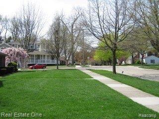 2723 Trafford Road Royal Oak, MI 48073 - Photo 14 of 17 Gardens