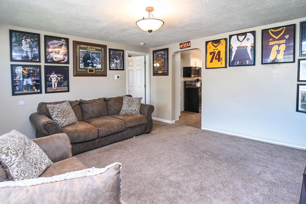 1932 Delaware Street Oshkosh, WI 54902 - Photo 4 of 17