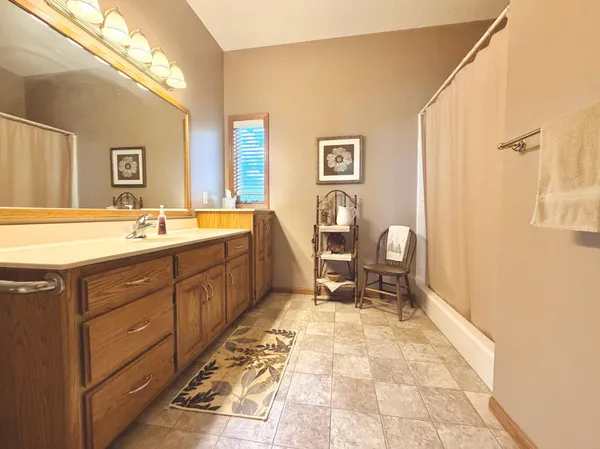 $369,000 | 726 3rd Avenue, Worthington, MN 56187