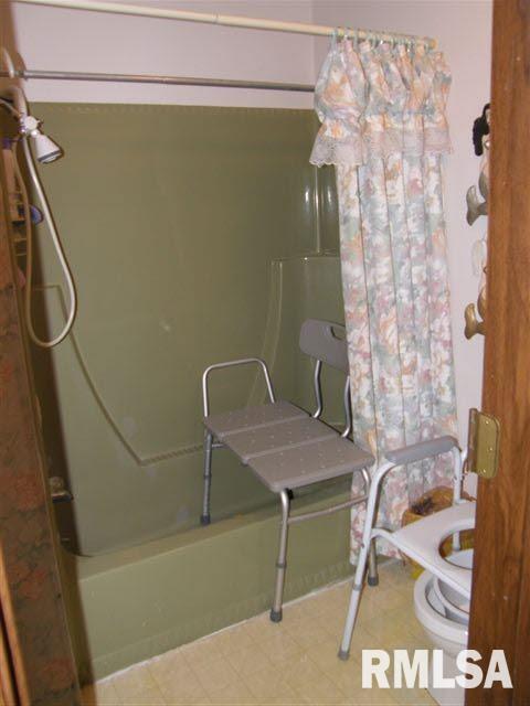 6088 Old Rte 13 Carterville, IL 62918 - Photo 14 of 32 Gallery Image 14