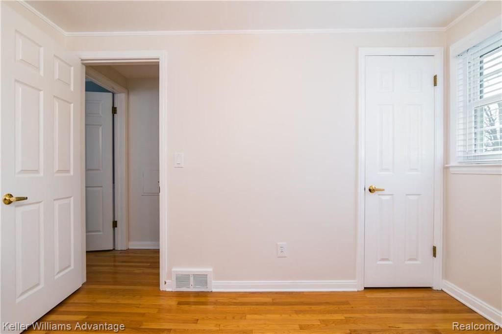 1911 Littlestone Road Grosse Pointe Woods, MI 48236 - Photo 22 of 33